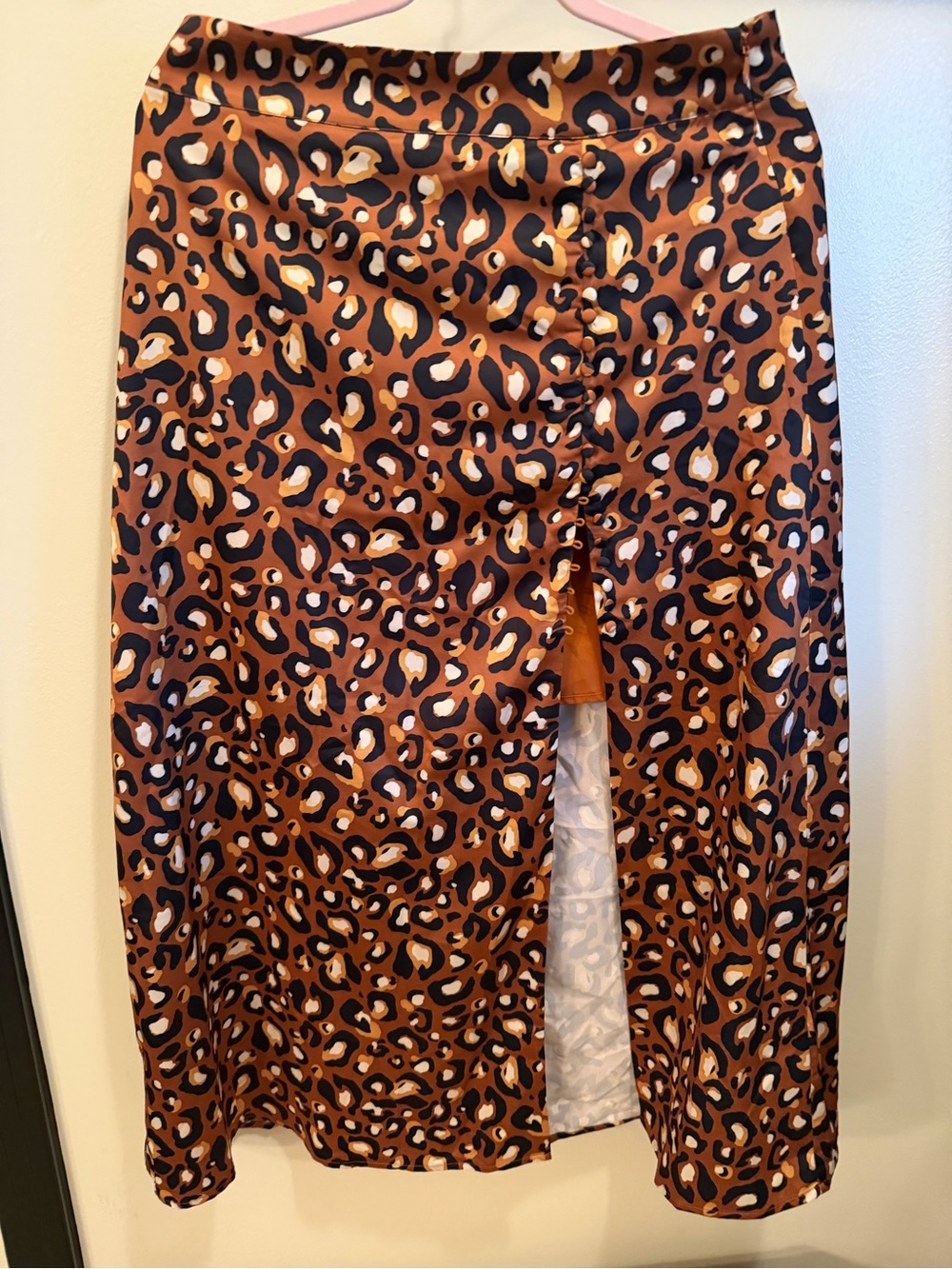 Express x Ladygang Leopard Print Satin Midi Skirt Side Slit Sz M NWT - Picture 2 of 8